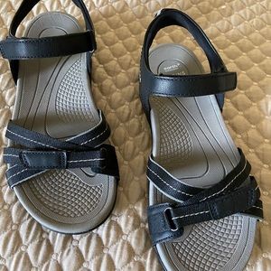 Earth Origins Sandals, size 8